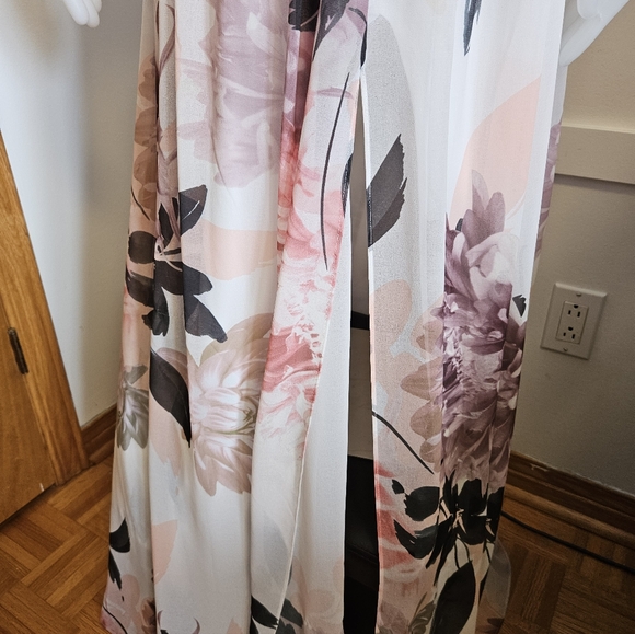 Floral Maxi Dress - Picture 7 of 9
